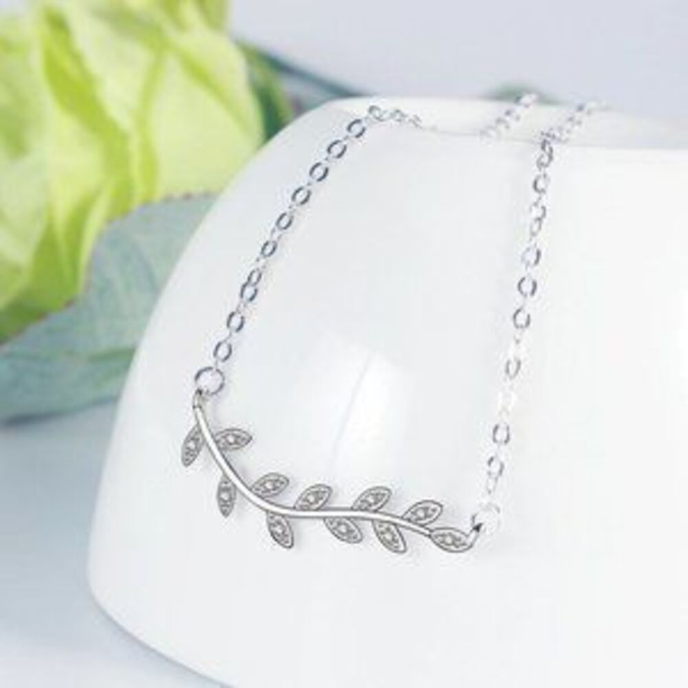 925 Sterling Silver Diamond Leaf Necklace V